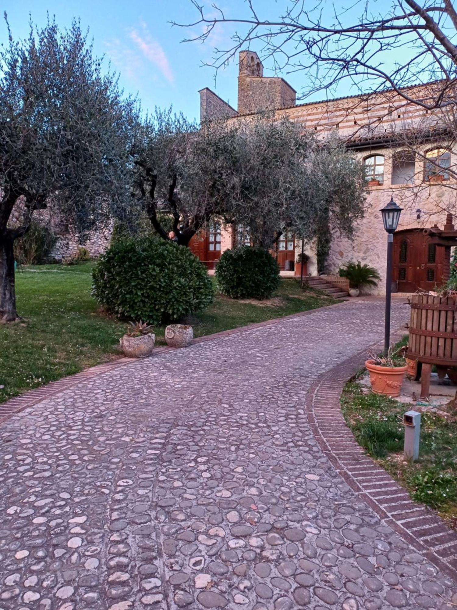Agriturismo San Giovanni Ad Insulam อิโซลา เดล กรันซัสโซ ดิตาเลีย ภายนอก รูปภาพ
